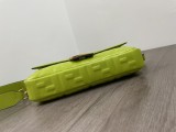 フェンディバッグFENDI 2023新作高品質トップレイヤーラムスキンバゲットバッグ