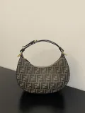 フェンディバッグFENDI 2023 新しい高品質の小さな老眼用脇の下バッグ