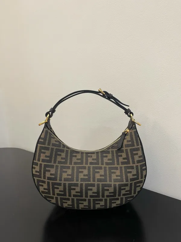 フェンディバッグFENDI 2023 新しい高品質の小さな老眼用脇の下バッグ