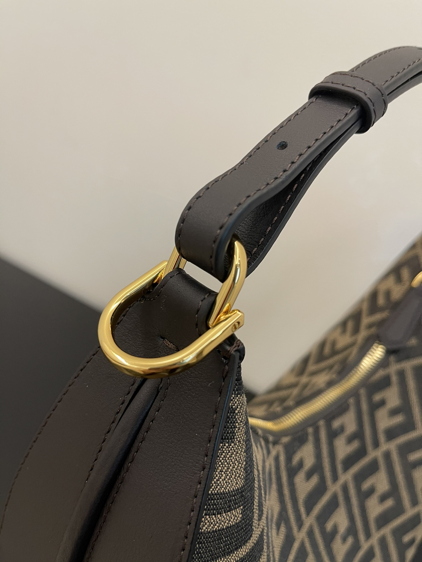 フェンディバッグFENDI 2023 新しい高品質の小さな老眼用脇の下バッグ
