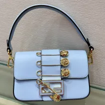 フェンディバッグFENDI 2023新作高品質の小さなバゲットミニハン\u200b\u200bドバッグ