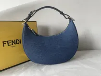 フェンディバッグFENDI 2023年新作高級小三日月バッグ