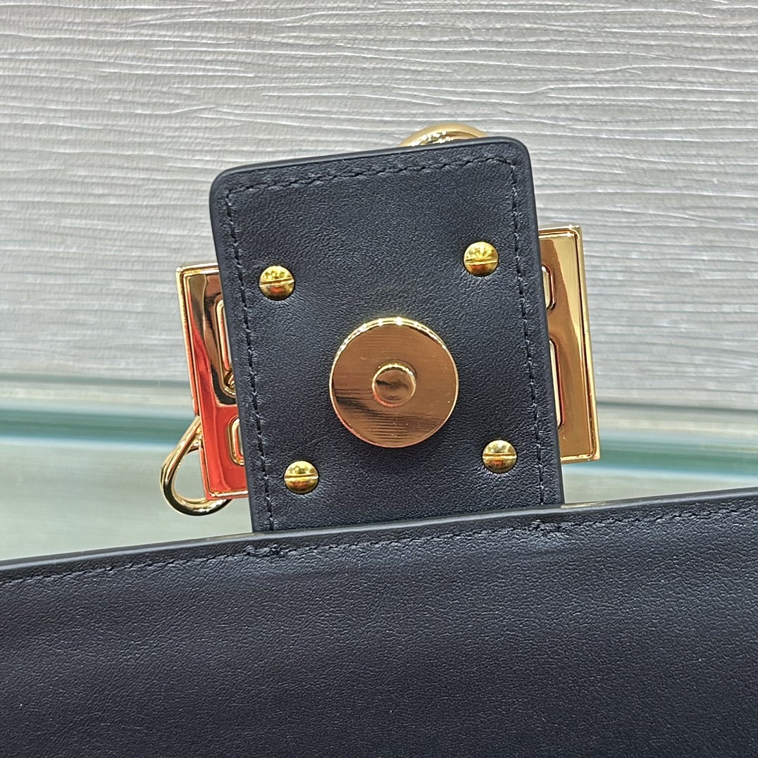 フェンディバッグFENDI 2023新作高品質ミディアムバゲットハンドバッグ