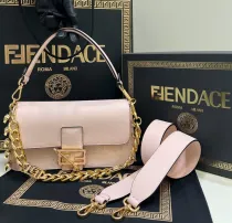フェンディバッグFENDI 2023新作高品質の小さなバゲット脇の下バッグ