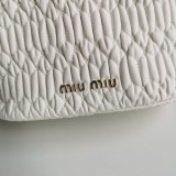 ミュウミュウバッグMiu Miu 2023年新作 高品質 5BE050 ホワイト クリスタル チェーン バケットバッグ