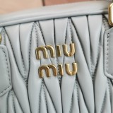 ミュウミュウバッグMiu Miu 2023 新しい高品質 5BB124 ヘイズ ブルー ボーリング ハンドバッグ