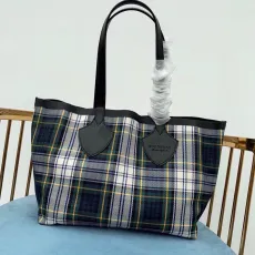 バーバリーバッグBURBERRY 2023年新作の高品質な両面チェックとレザーの巨大なショッピングバッグ