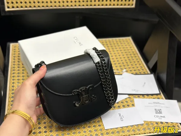 セリーヌバッグCELINE 2023新作 レザー トライアンフ ロゴ サドル ゴールドバックル メッセンジャーバッグ