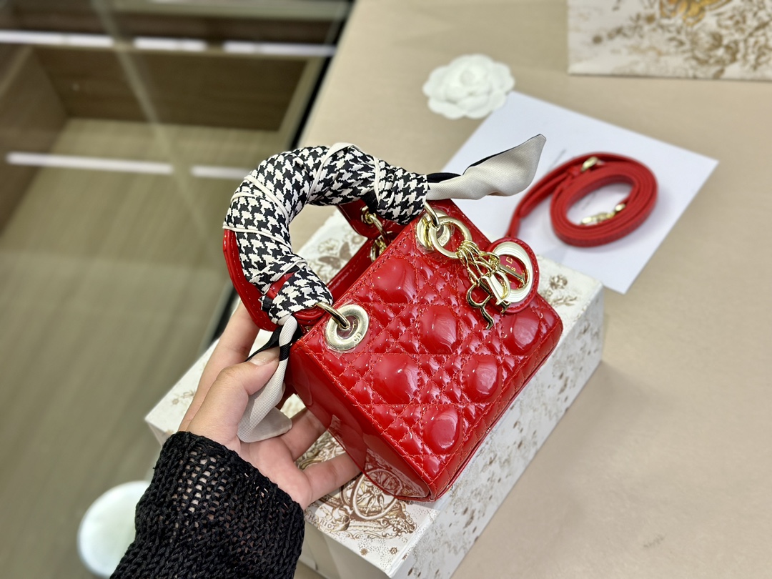 ディオールバッグDIOR 2023新作 ダイアナ バッグ