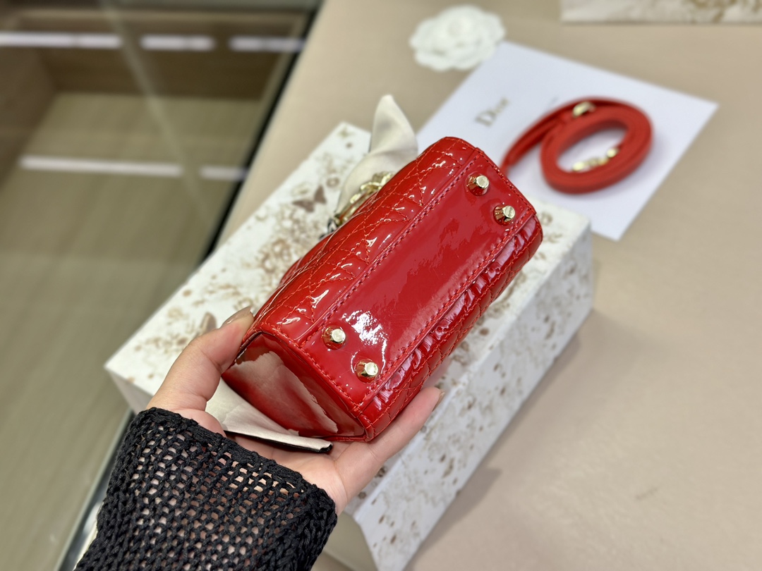 ディオールバッグDIOR 2023新作 ダイアナ バッグ