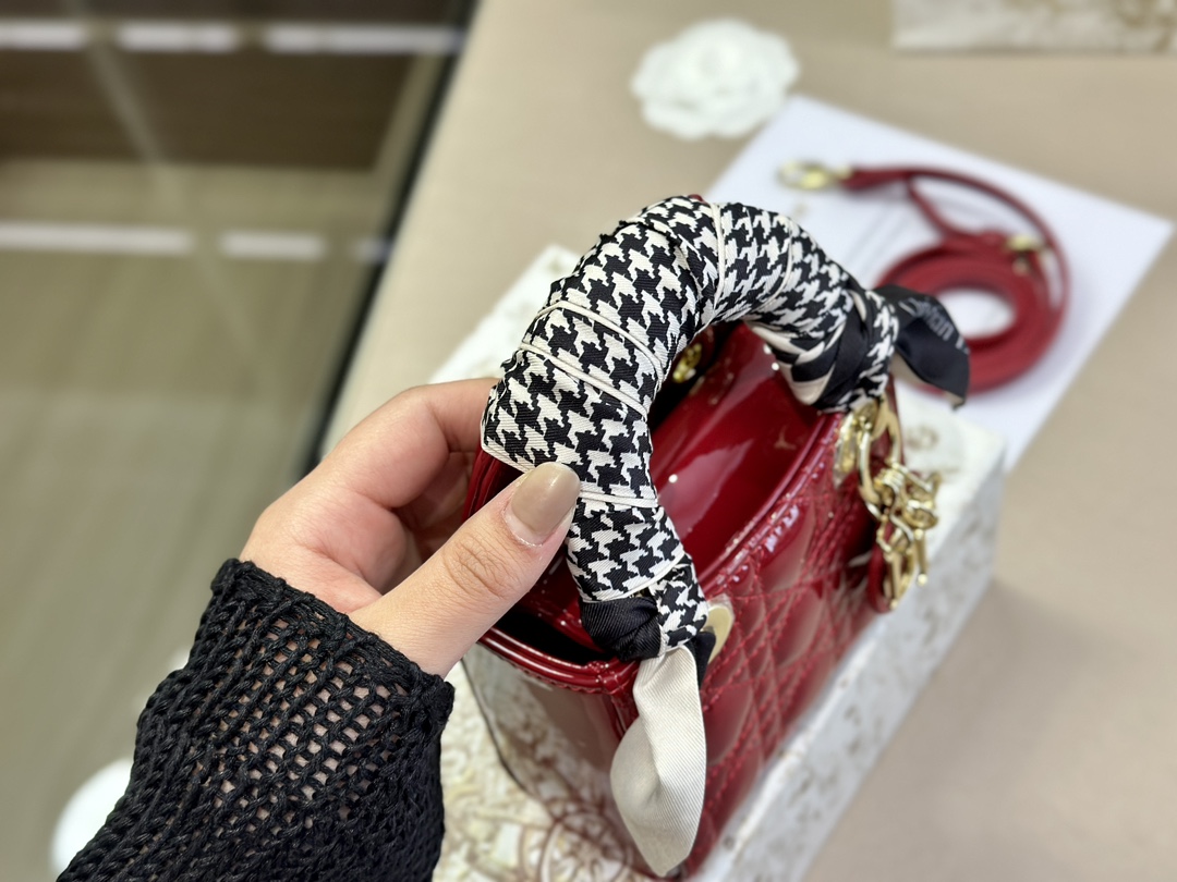 ディオールバッグDIOR 2023新作 ダイアナ バッグ