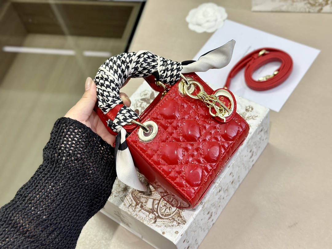 ディオールバッグDIOR 2023新作 ダイアナ バッグ