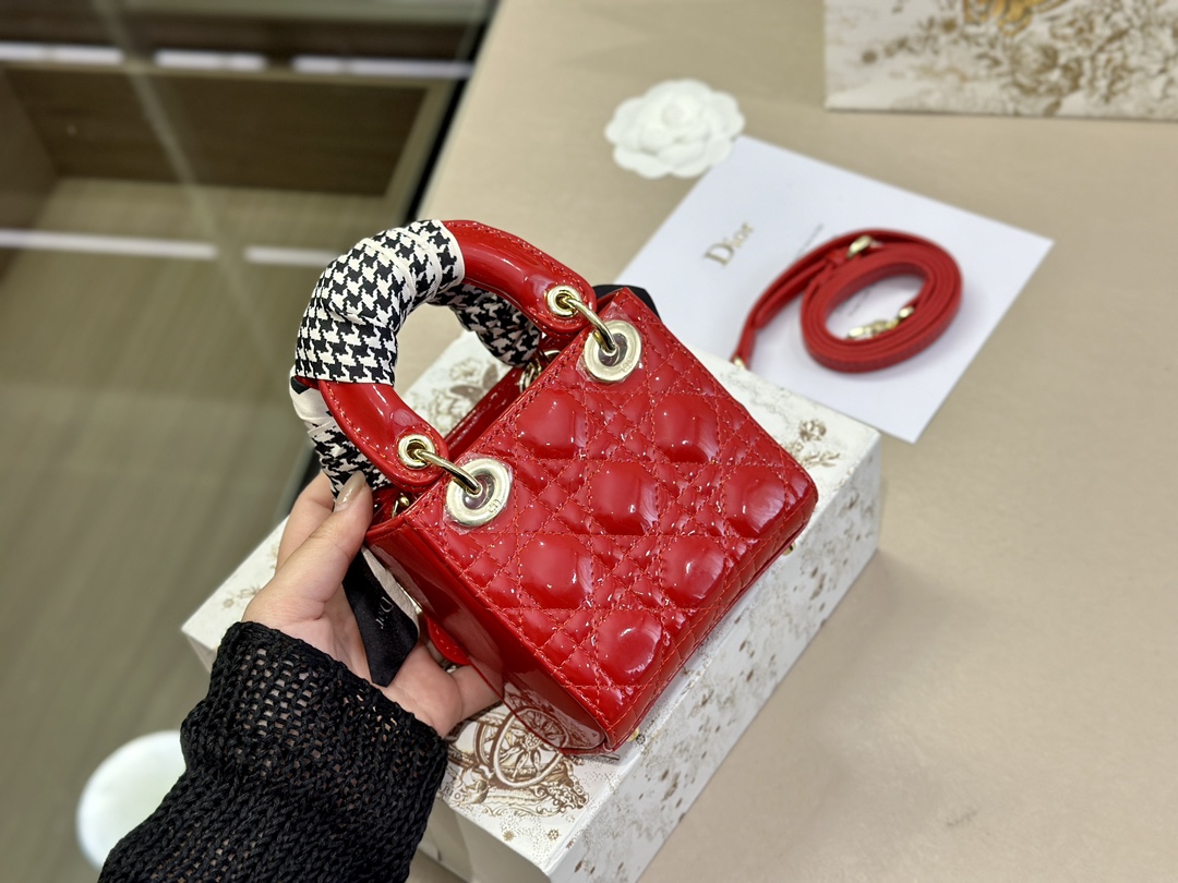 ディオールバッグDIOR 2023新作 ダイアナ バッグ