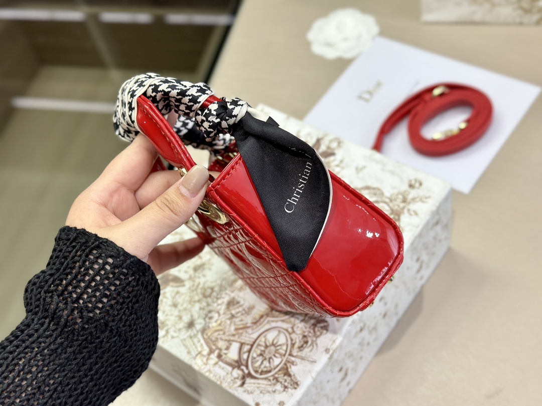 ディオールバッグDIOR 2023新作 ダイアナ バッグ