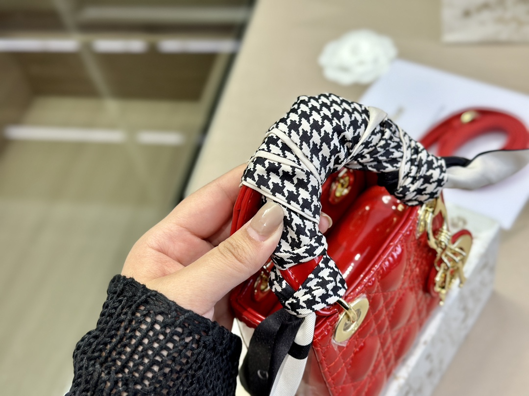 ディオールバッグDIOR 2023新作 ダイアナ バッグ