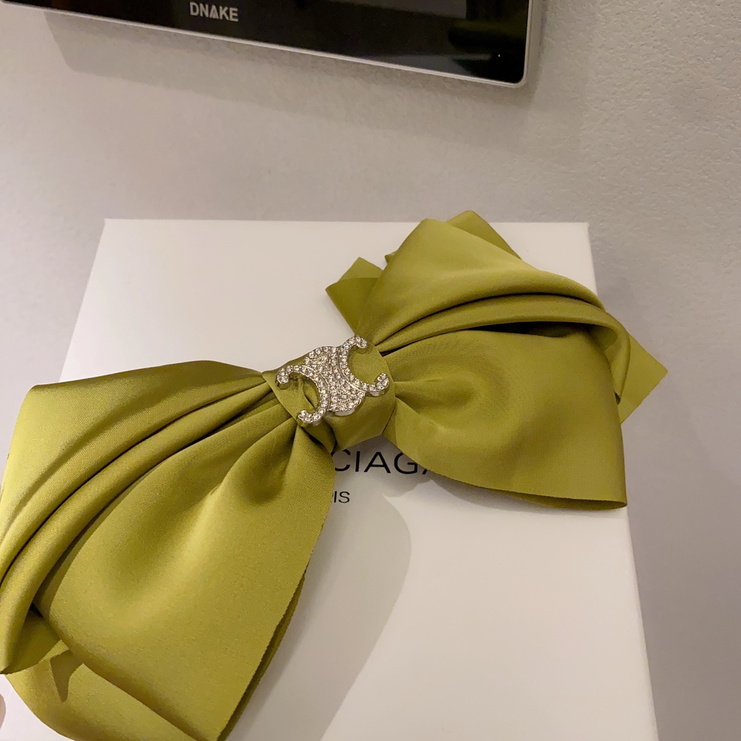 セリーヌカチューシャCELINE 2023新作 リボンヘアクリップ