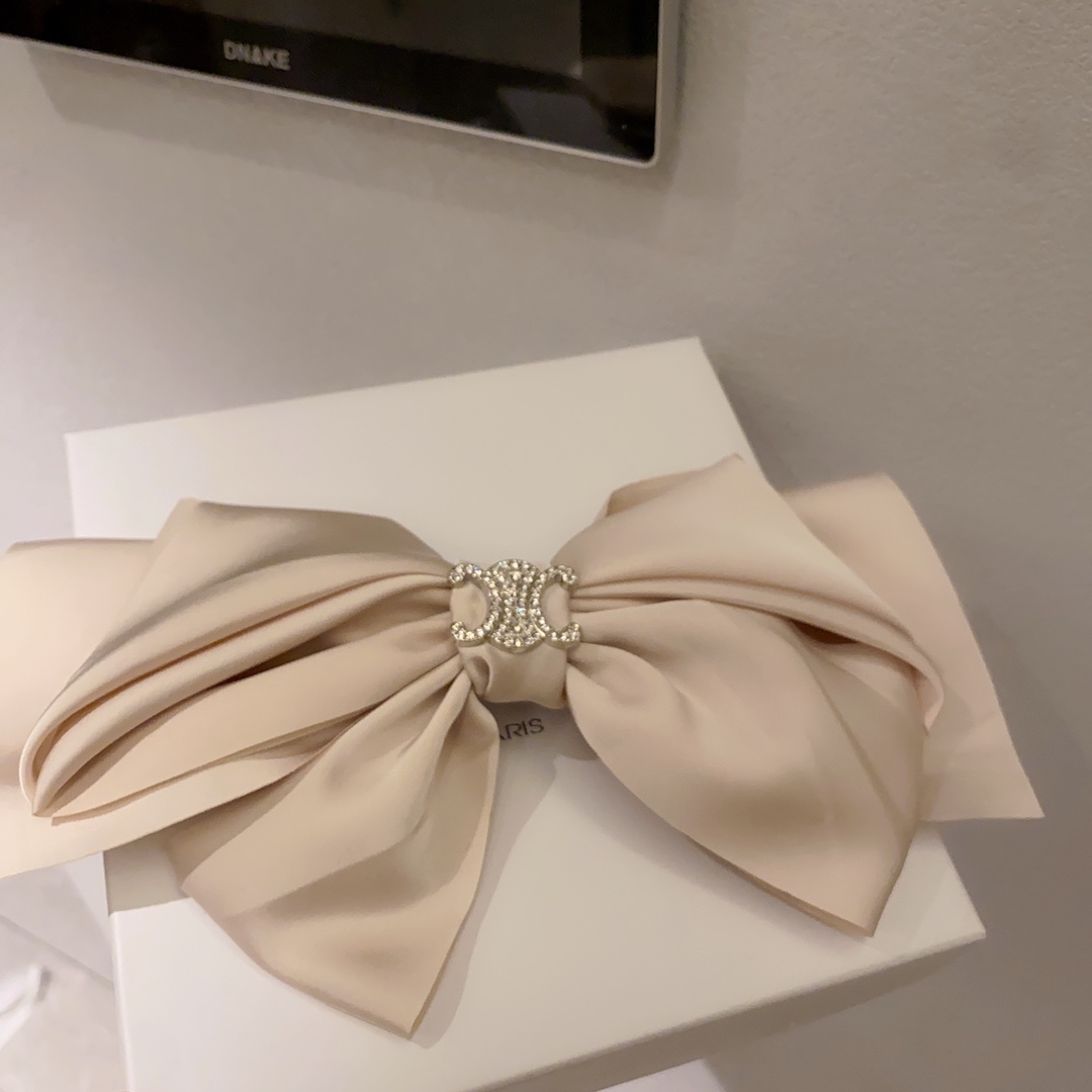 セリーヌカチューシャCELINE 2023新作 リボンヘアクリップ