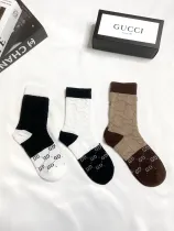 グッチ靴下GUCCI 2023新作 ダブルGレター 立体型押し ミッドチューブソックス