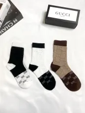 グッチ靴下GUCCI 2023新作 ダブルGレター 立体型押し ミッドチューブソックス