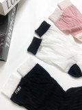 ミュウミュウ靴下Miu Miu 2023新作 レターロゴ ピュアコットン ミッドチューブソックス