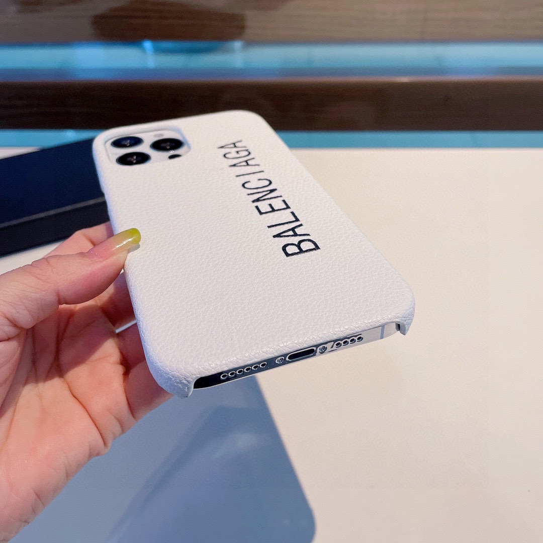 バレンシアガiPhoneケースBALENCIAGA 2023新作 レザー テクスチャー ハーフパック オイルエッジ 携帯ケース