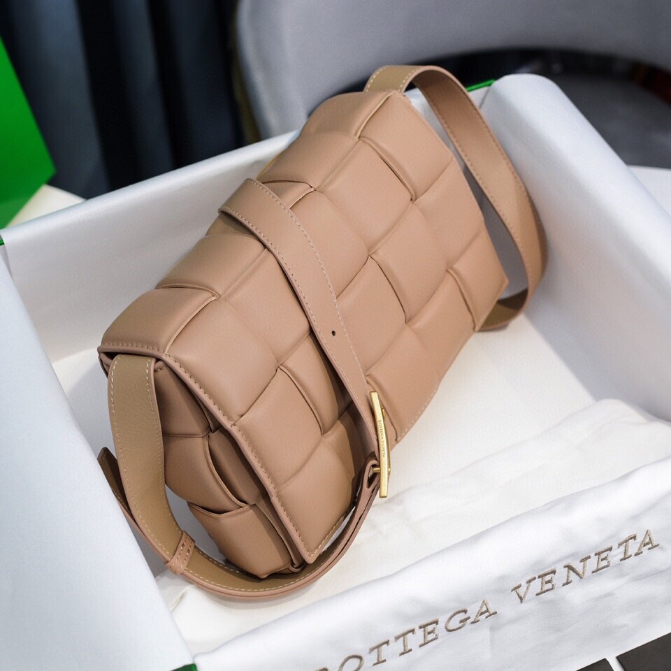 ボッテガヴェネタバッグBOTTEGA VENETA 2023新作 高品質 6688 ピローバッグ