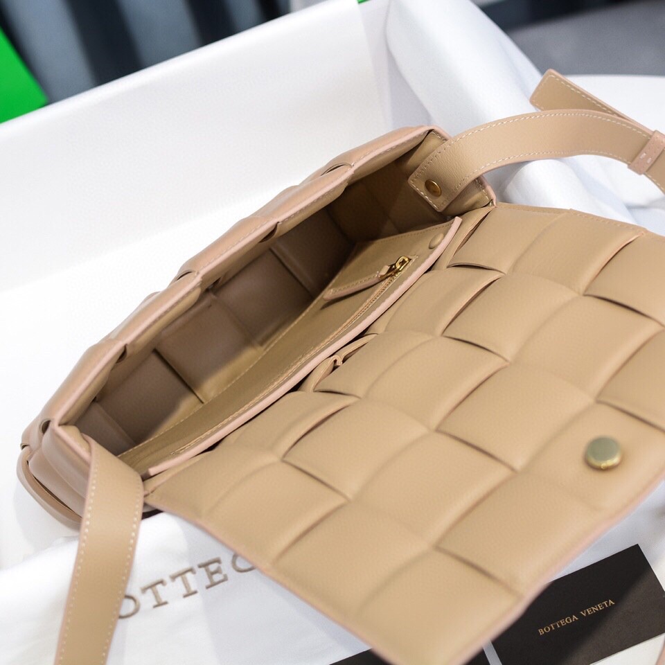 ボッテガヴェネタバッグBOTTEGA VENETA 2023新作 高品質 6688 ピローバッグ