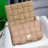 ボッテガヴェネタバッグBOTTEGA VENETA 2023新作 高品質 6688 ピローバッグ