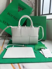 ボッテガヴェネタバッグBOTTEGA VENETA 2023年新作 高品質 709337 3コンパートメント トートバッグ