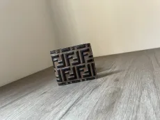 フェンディ財布FENDI 2023新作高品質ショートクリップウォレット
