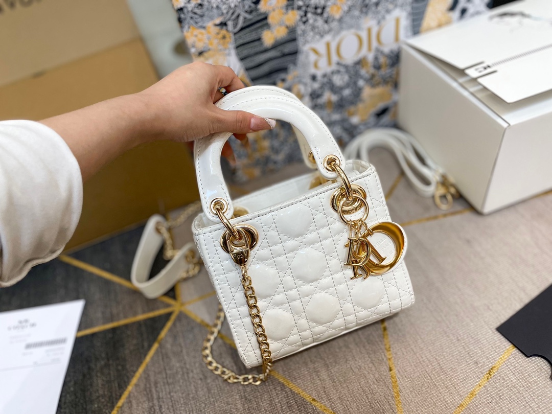 ディオールバッグDIOR 2023新作 パテントレザー ダイアナバッグ