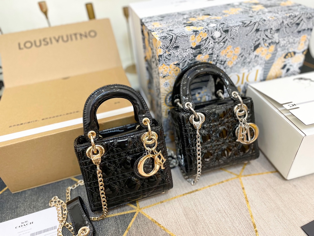 ディオールバッグDIOR 2023新作 パテントレザー ダイアナバッグ