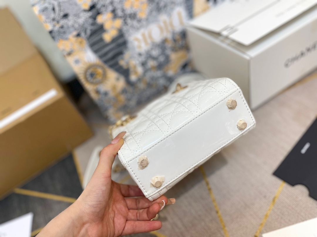 ディオールバッグDIOR 2023新作 パテントレザー ダイアナバッグ