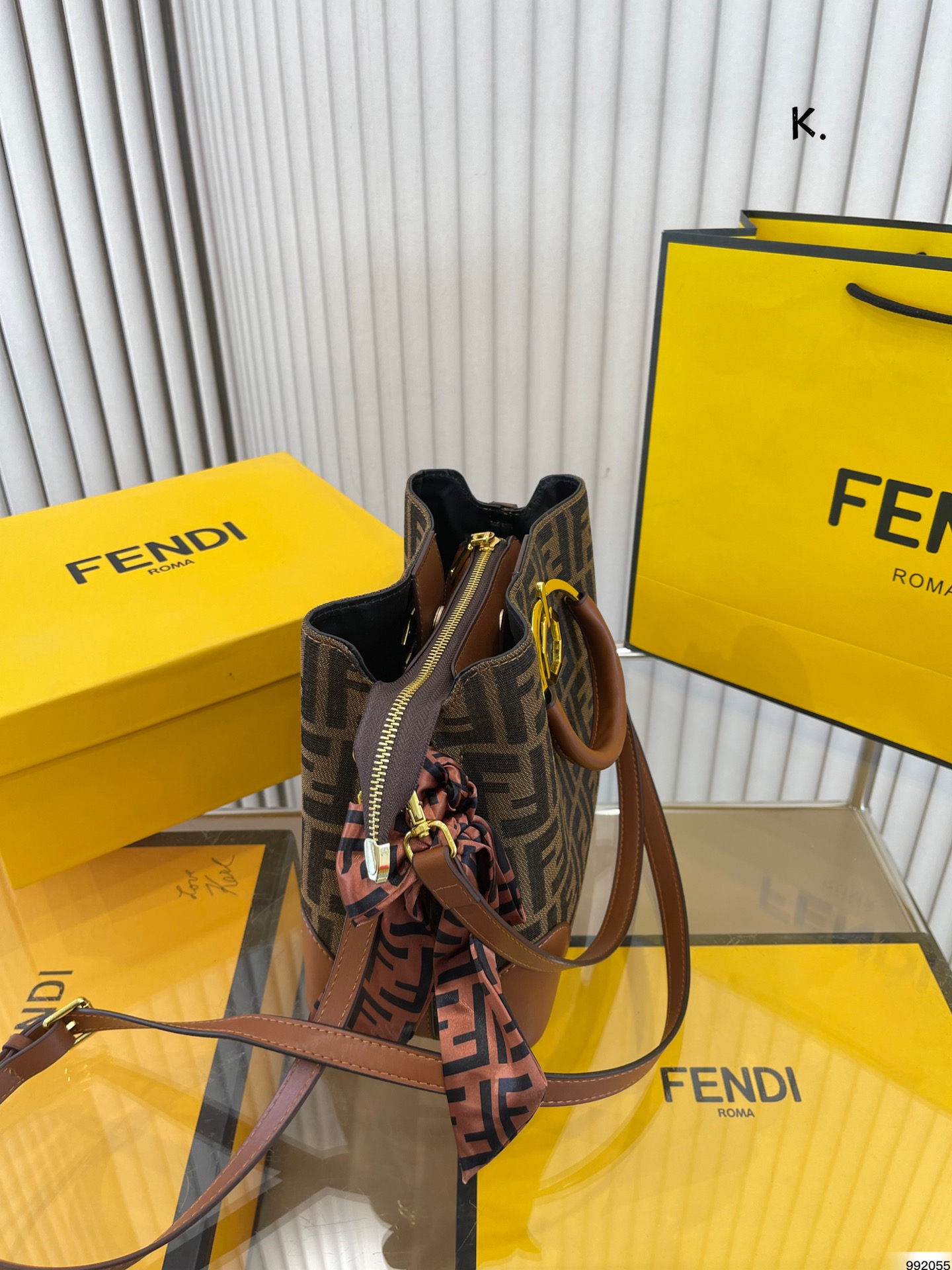 フェンディバッグFENDI 2023新作 アンダーアームバッグ