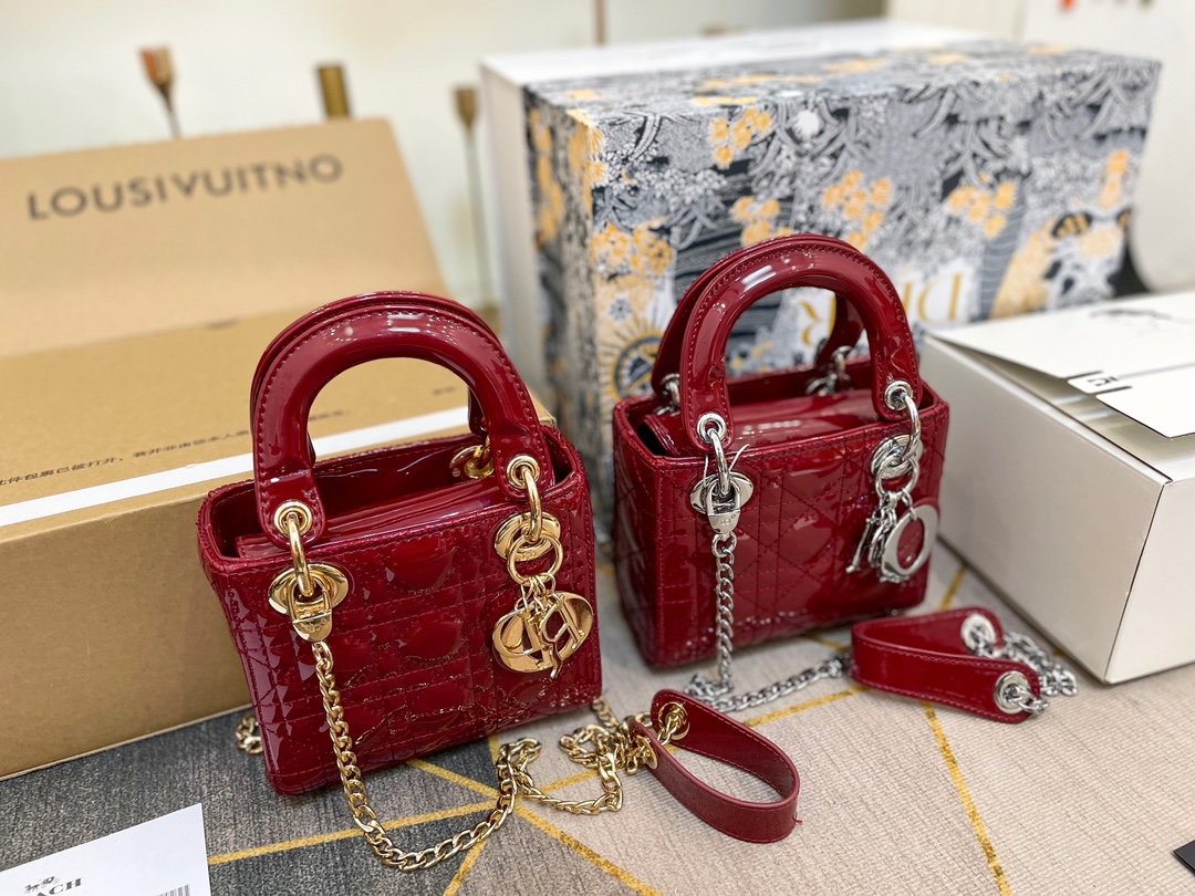 ディオールバッグDIOR 2023新作 パテントレザー ダイアナバッグ