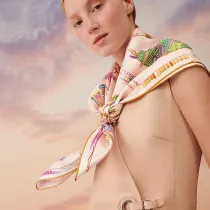 フェンディマフラーFENDI 2023新作 シルクスクエアスカーフ