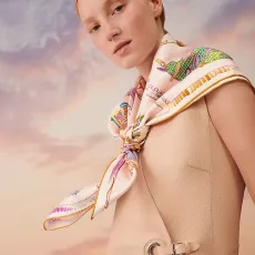 フェンディマフラーFENDI 2023新作 シルクスクエアスカーフ