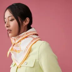フェンディマフラーFENDI 2023新作 シルクスクエアスカーフ