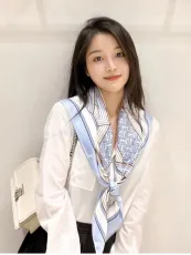 バーバリーマフラーBURBERRY 2023新作 シルクスクエアスカーフ
