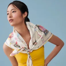 フェンディマフラーFENDI 2023新作 シルクスクエアスカーフ