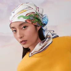 フェンディマフラーFENDI 2023新作 シルクスクエアスカーフ