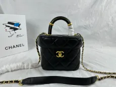 シャネルバッグCHANEL 2023年新作 ハンドルフリップバッグ