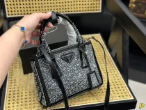プラダバッグPRADA 2023新作 クリスタルキラーバッグ