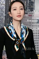 バーバリーマフラーBURBERRY 2023新作 シルクスクエアスカーフ