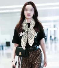 シャネルマフラーCHANEL 2023年新作 スクエアスカーフ
