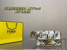 フェンディバッグFENDI 2023新作 アンダーアームバッグ