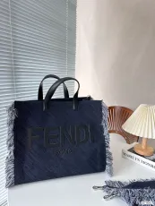 フェンディバッグFENDI 2023新作 メッセンジャーバッグ