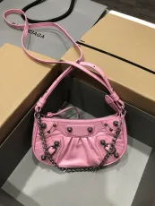 バレンシアガバッグBALENCIAGA BALENCIAGA 2023年新作 高品質 Le Cagole ミニ ハーフクレセント 脇バッグ メッセンジャーバッグ 900650