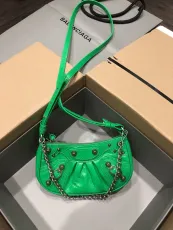 バレンシアガバッグBALENCIAGA BALENCIAGA 2023年新作 高品質 Le Cagole ミニ ハーフクレセント 脇バッグ メッセンジャーバッグ 900650