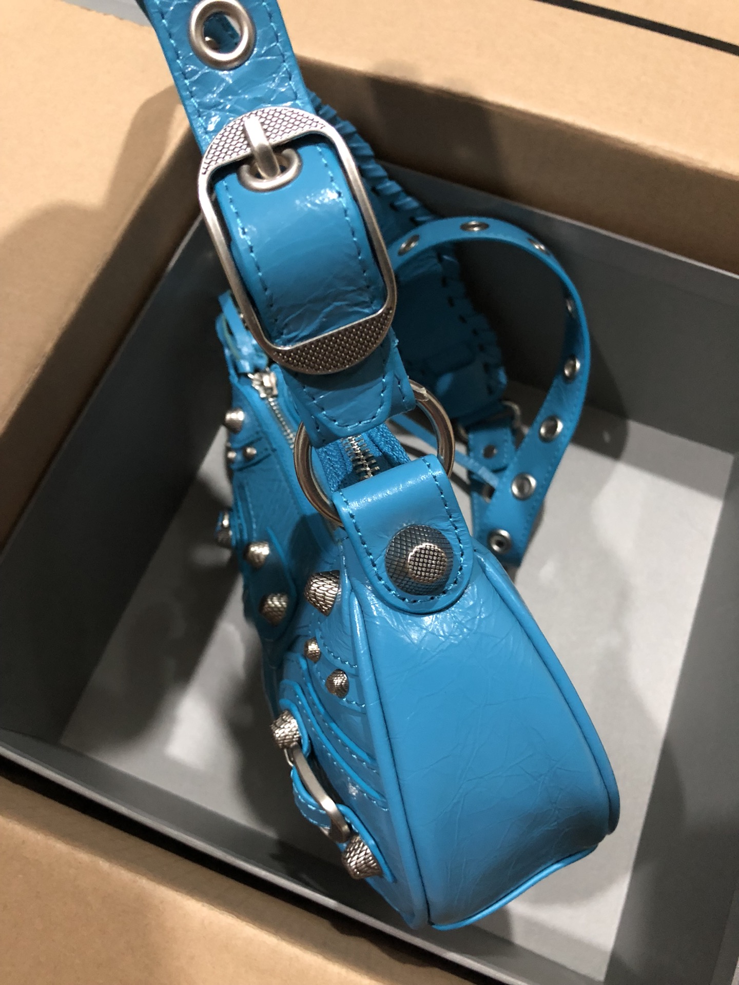 バレンシアガバッグBALENCIAGA 2023年新作 高品質 ル・カーゴール 半三日月脇団子バッグ 900800